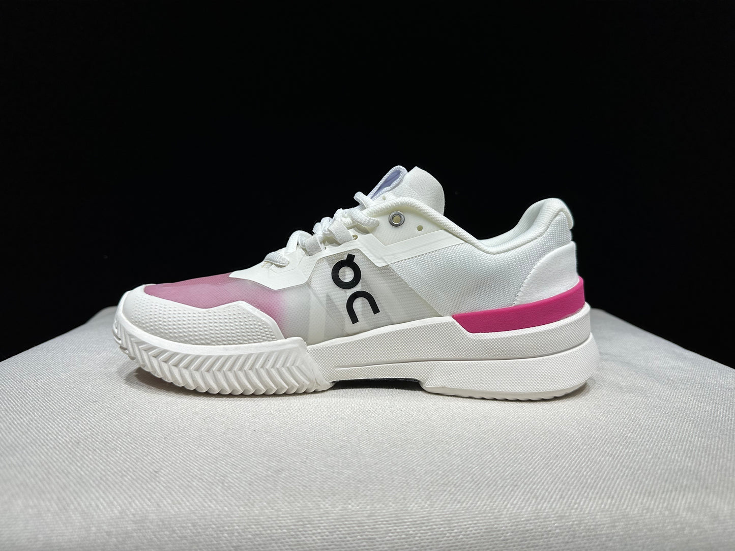 The Roger Pro 2 White Pink
