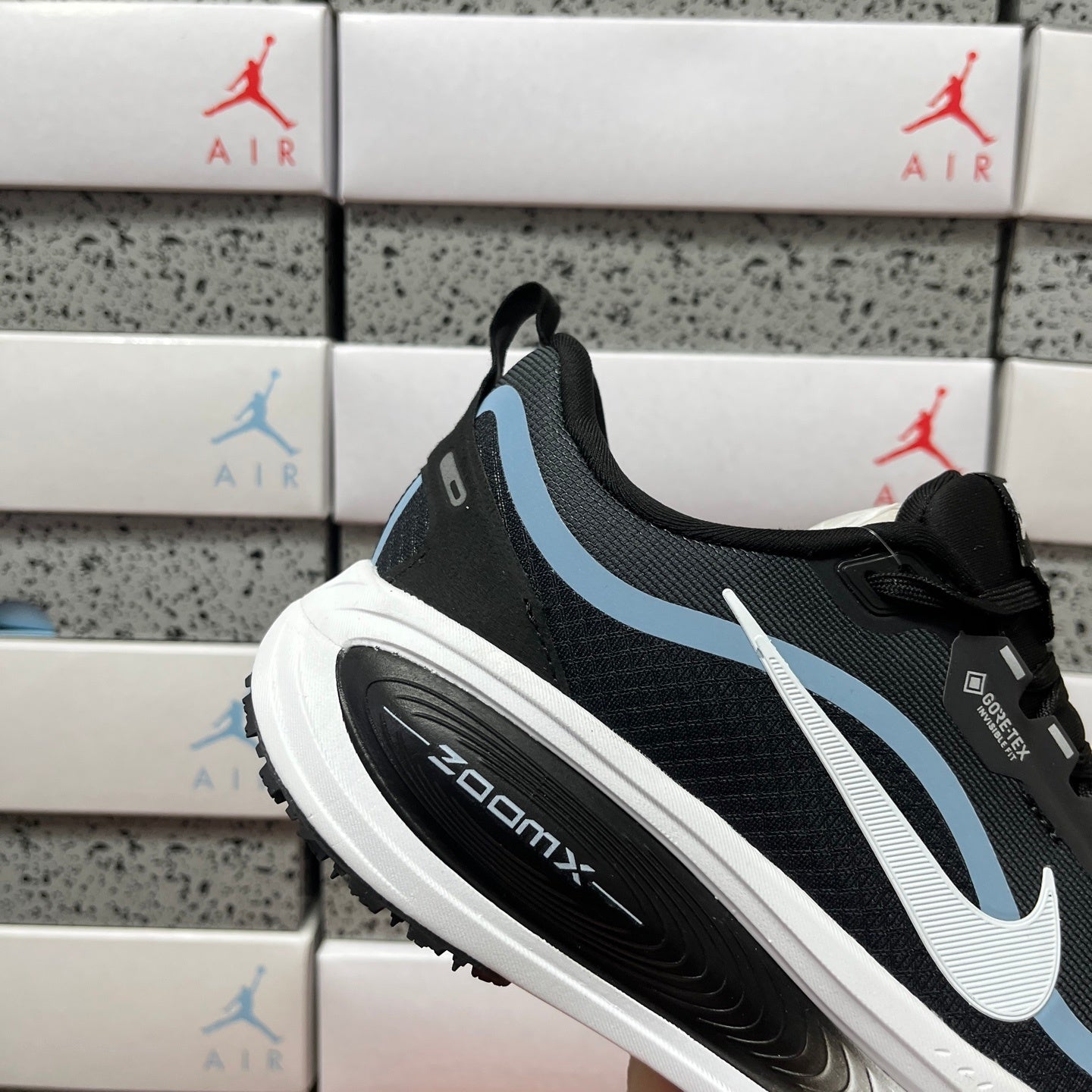 Vomero Plus Black Blue