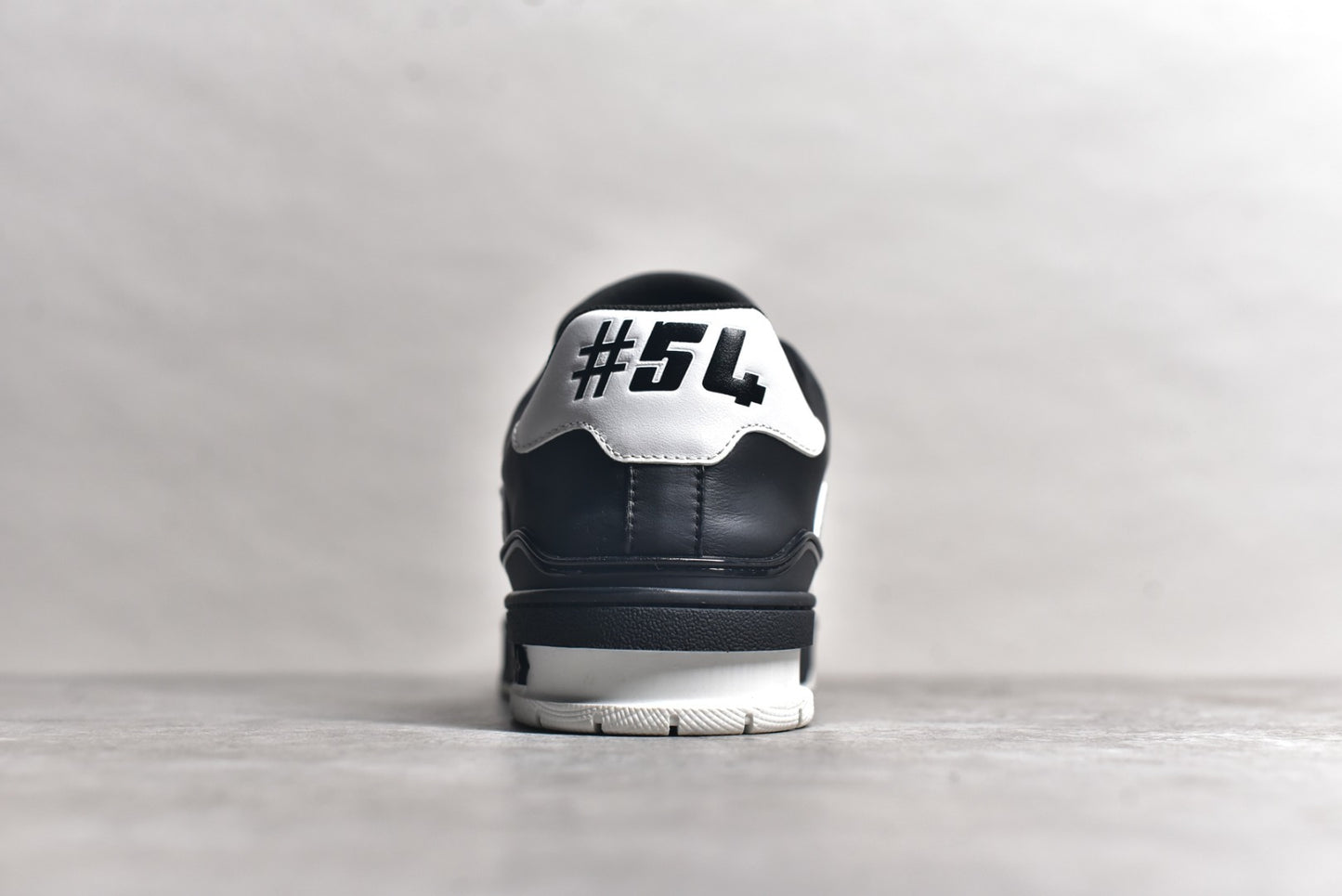 Trainer Black and Gray