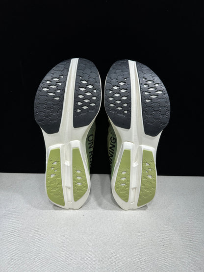 Cloudboom Strike Green White