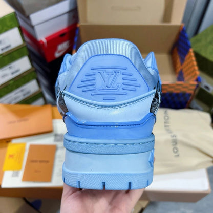 Trainer Blue