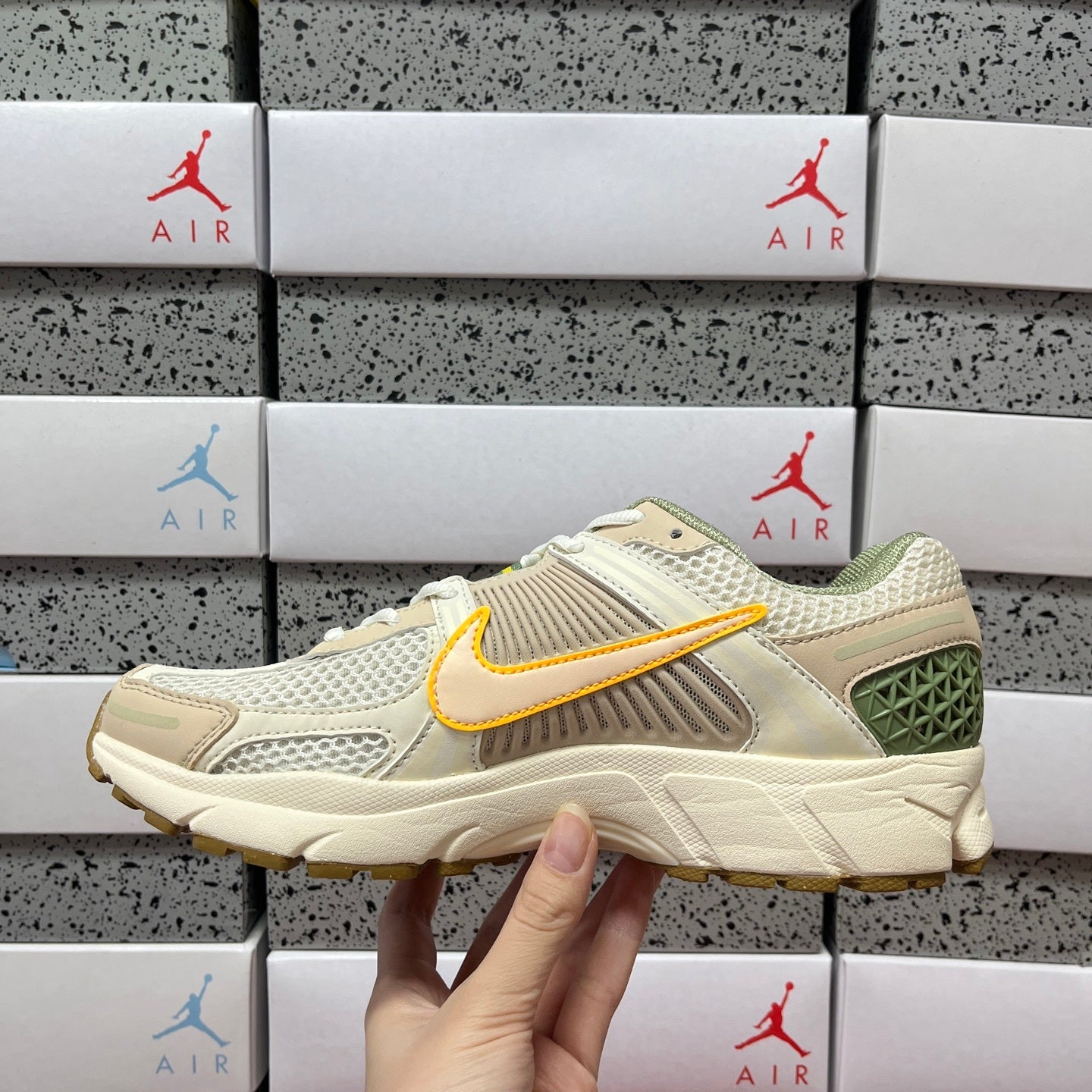 Vomero 5 Laser Orange