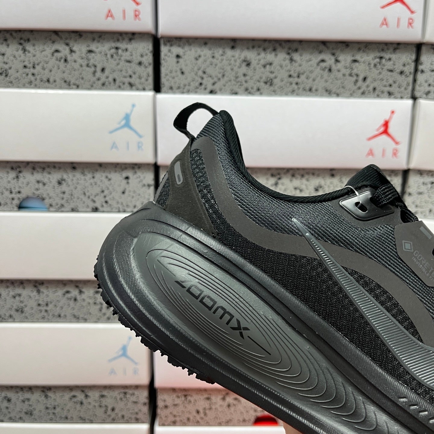 Vomero Plus Black