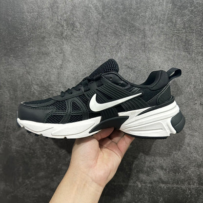 V2K Run Black & White