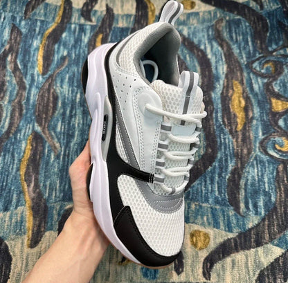 B22 White and Black