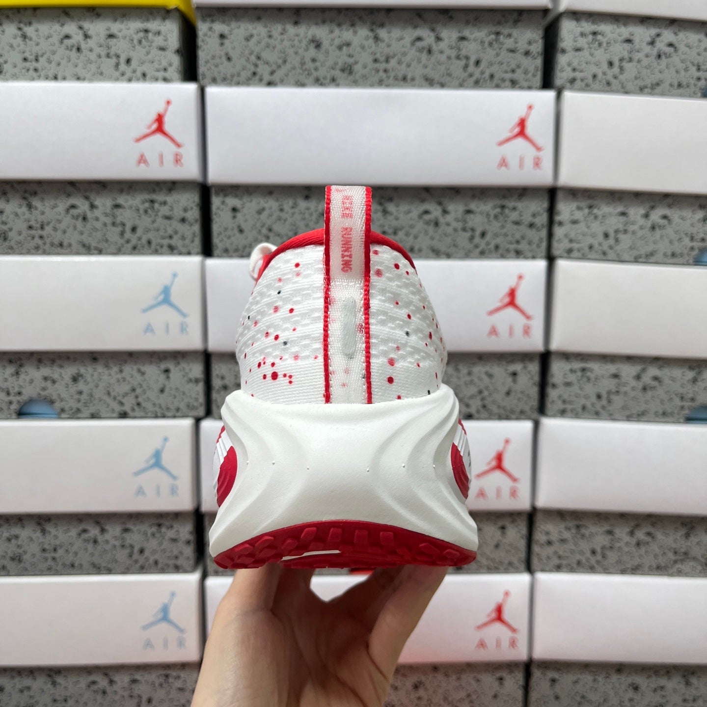 Vomero Plus Red Dots