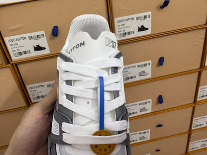 Trainer White and Gray