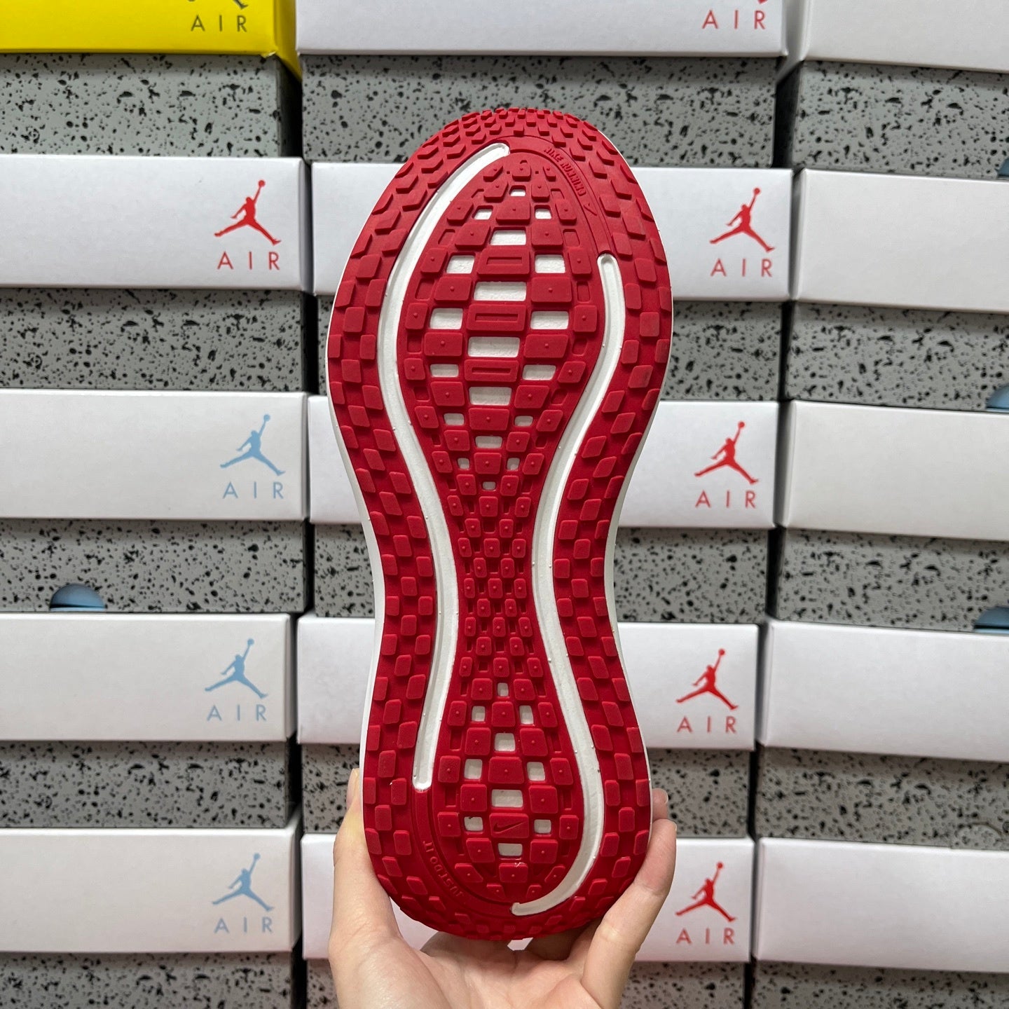 Vomero Plus Red Dots