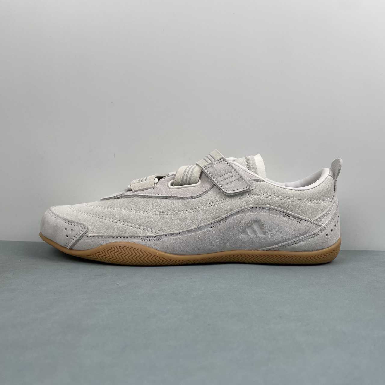 AD URBAN REVERIE White Greone Gum