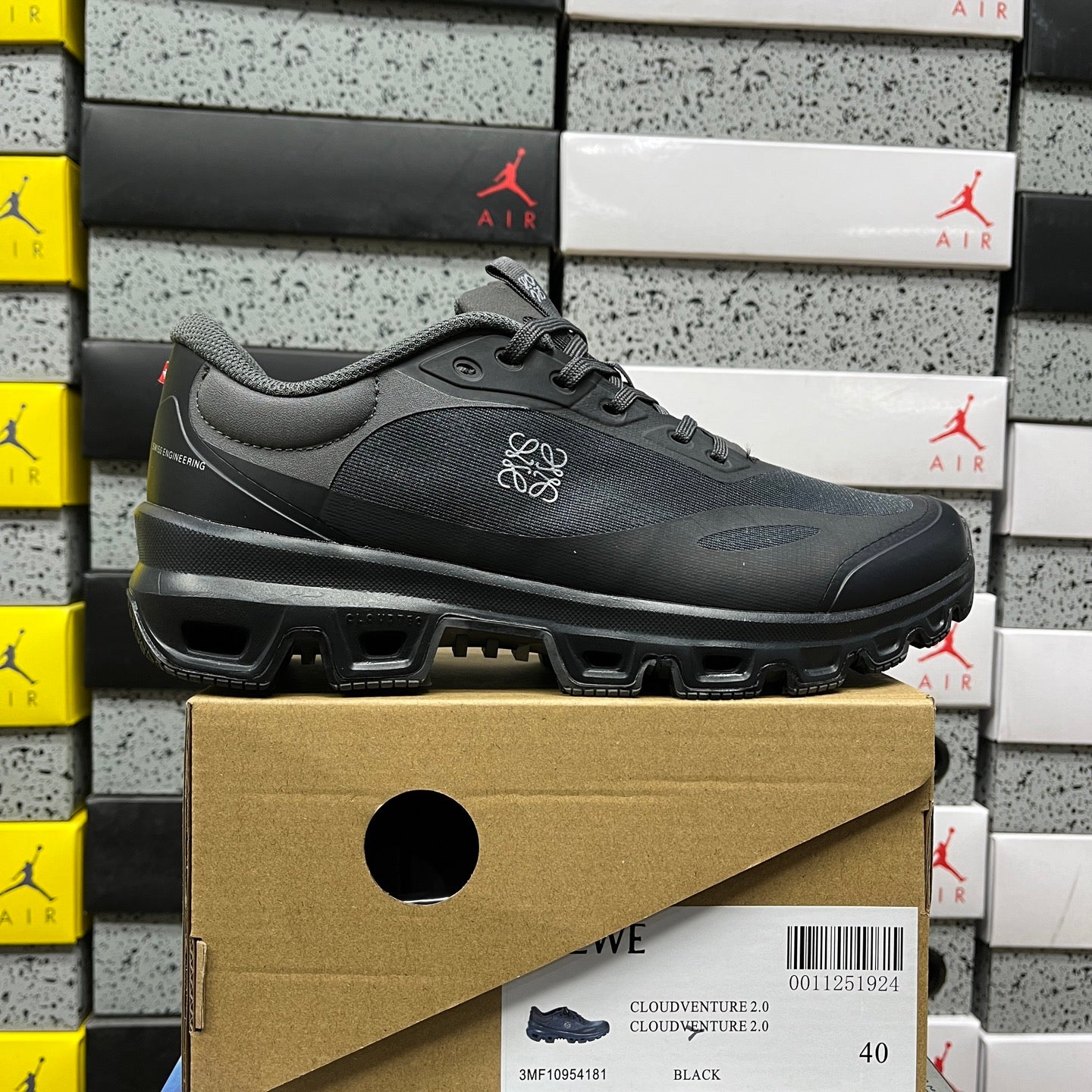 Cloudtilt Loewe Black