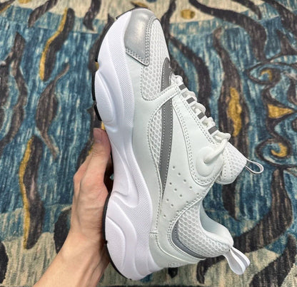 B22 White