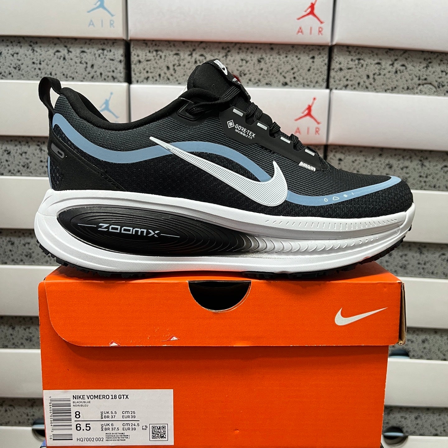Vomero Plus Black Blue