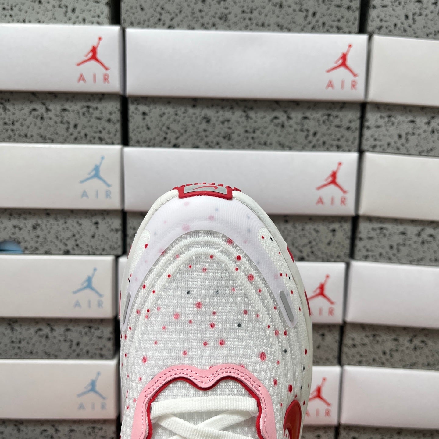 Vomero Plus Red Dots