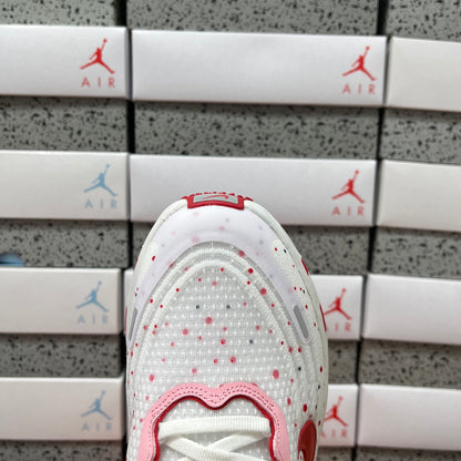 Vomero Plus Red Dots