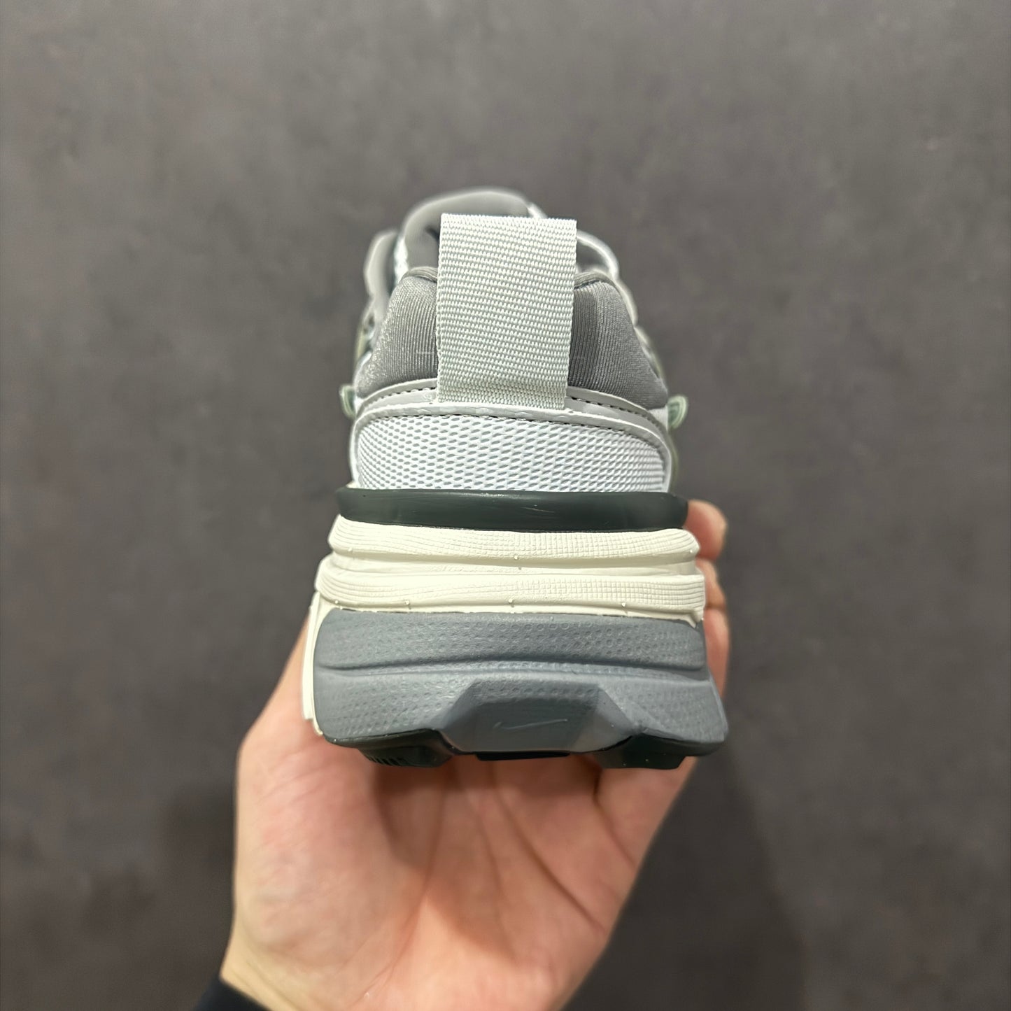 V2K Run Silver Grey
