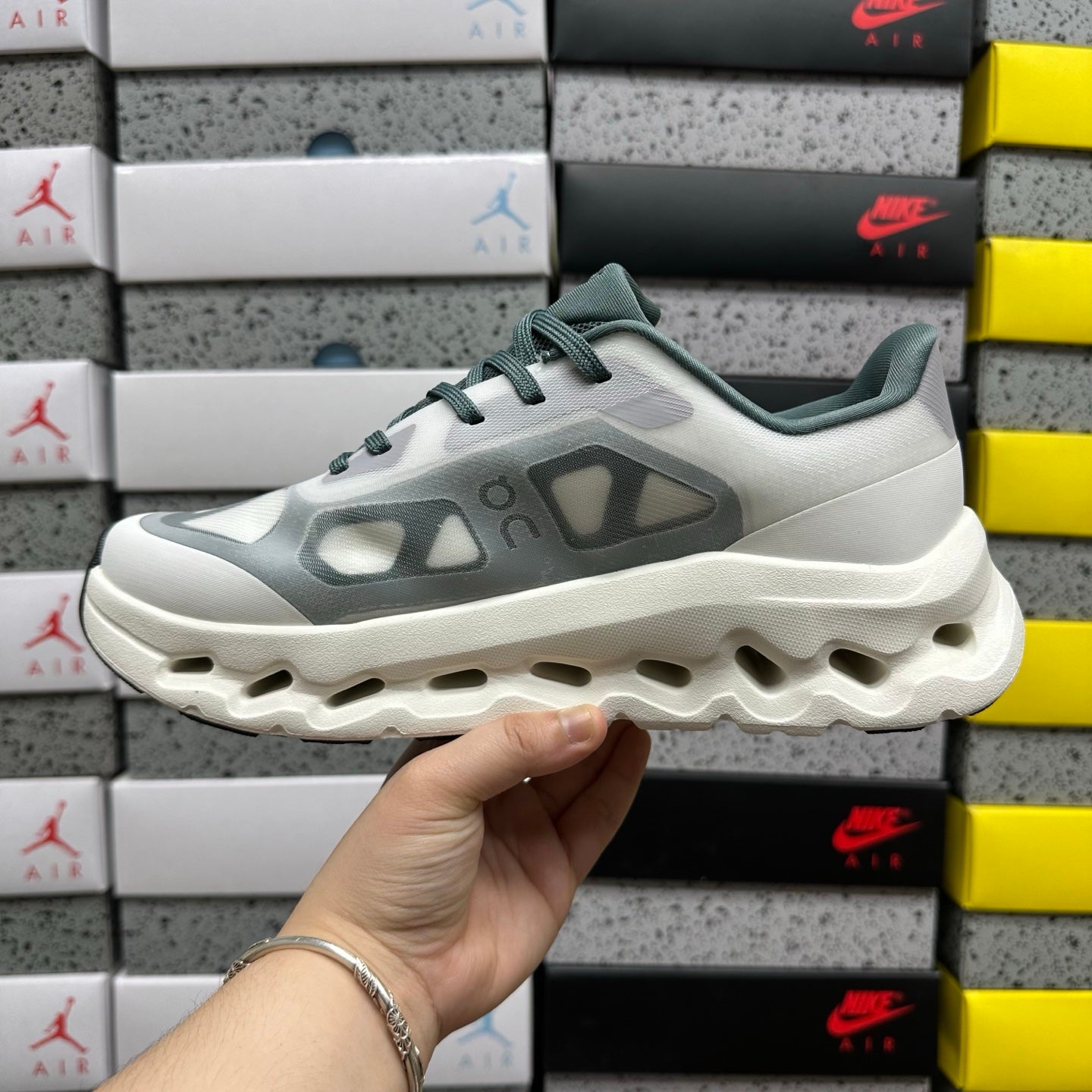 On Running Cloudtilt Remix White Grey