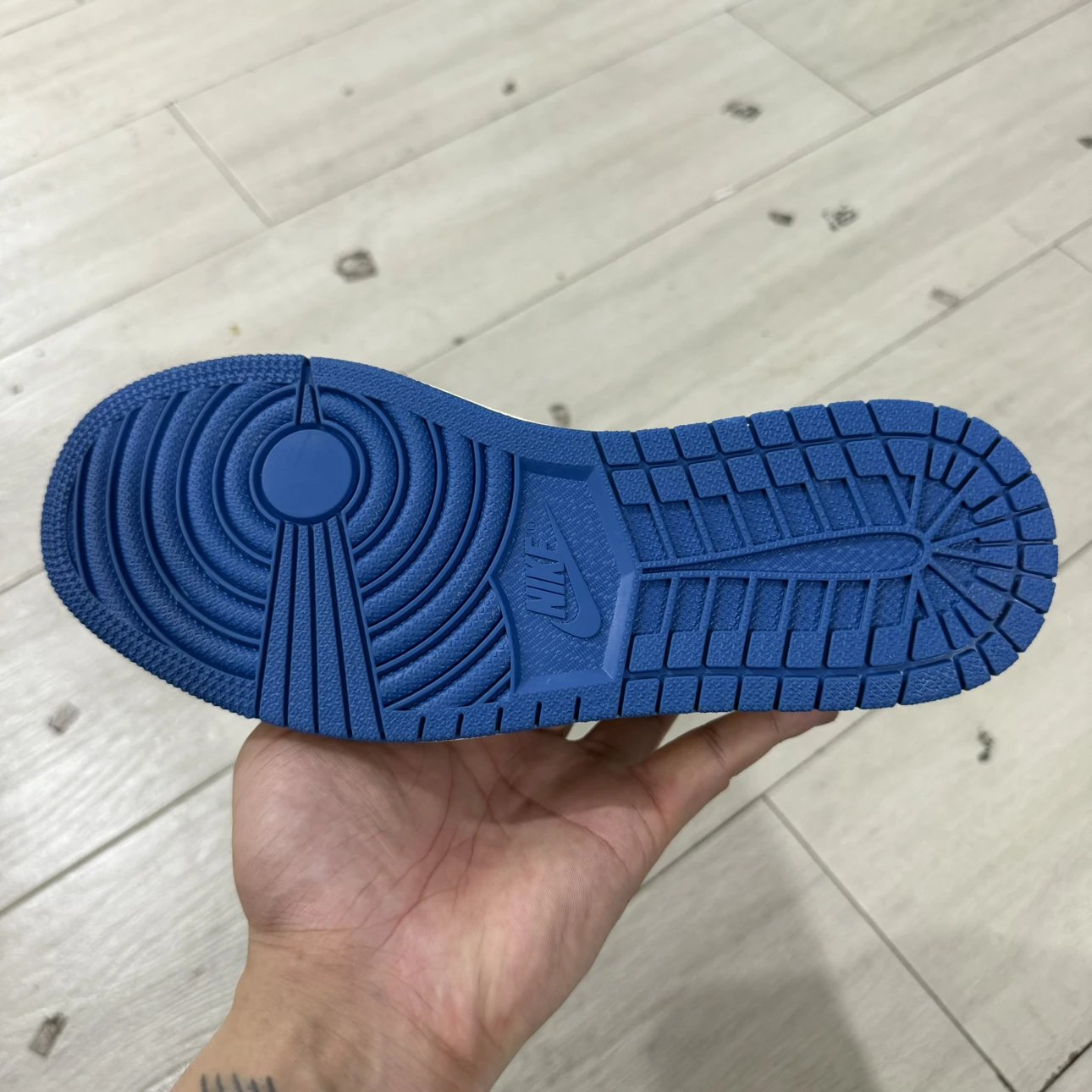 AJ1 Travis Fragment