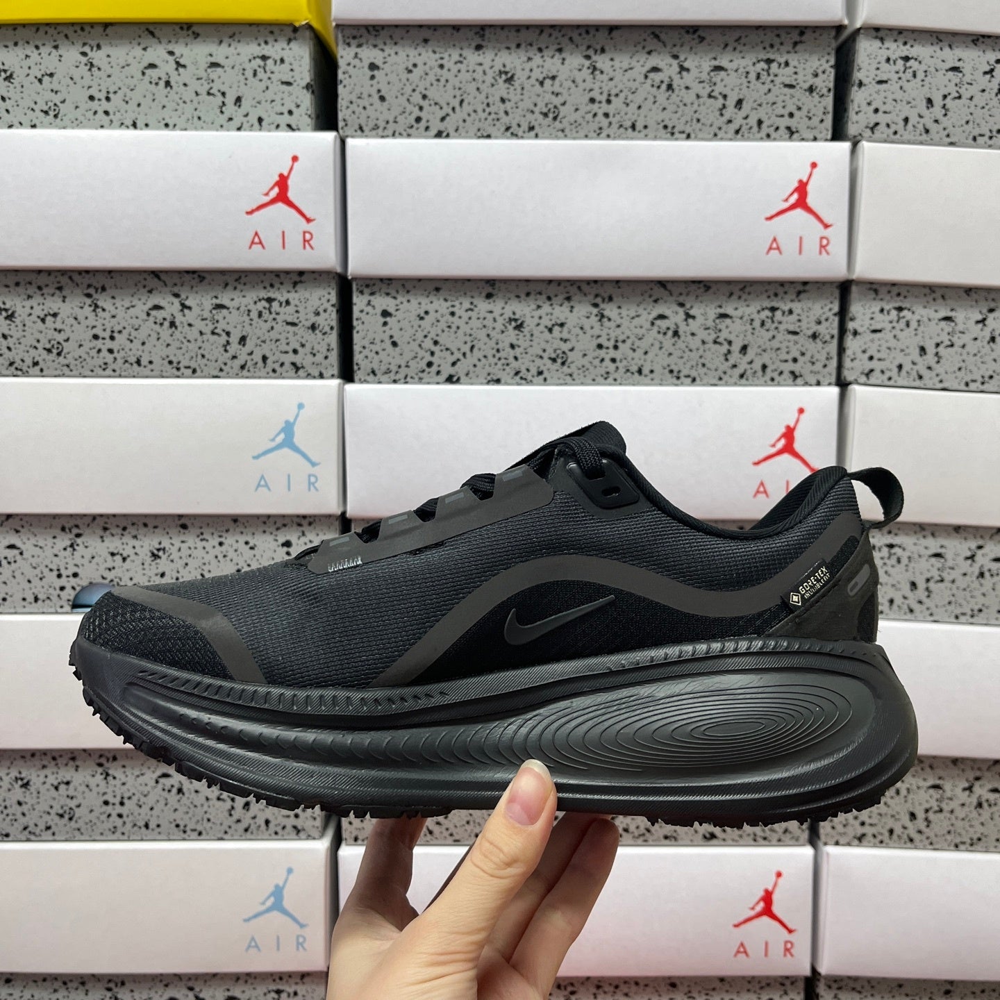 Vomero Plus Black