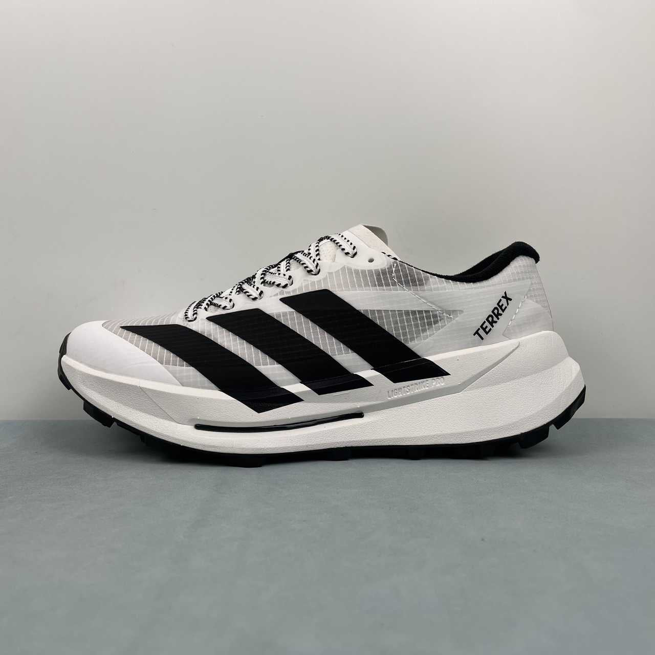 TERREX AGRAVIC White Black
