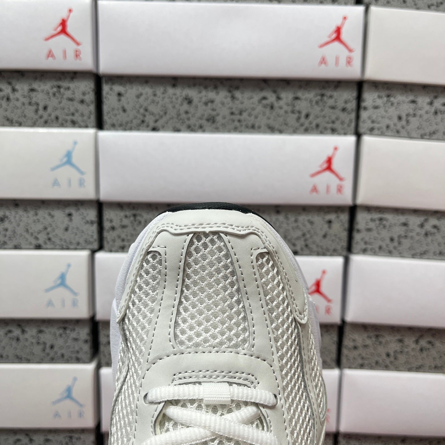 Vomero 5 White / Black