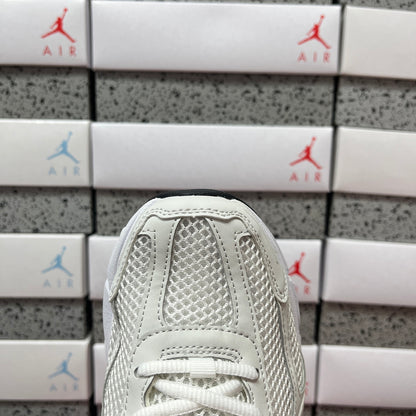 Vomero 5 White / Black