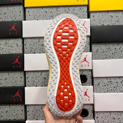 Vomero Plus Metallic Silver