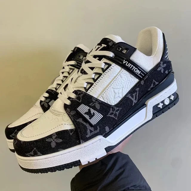 Trainer Black and White