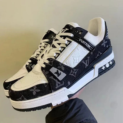 Trainer Black and White