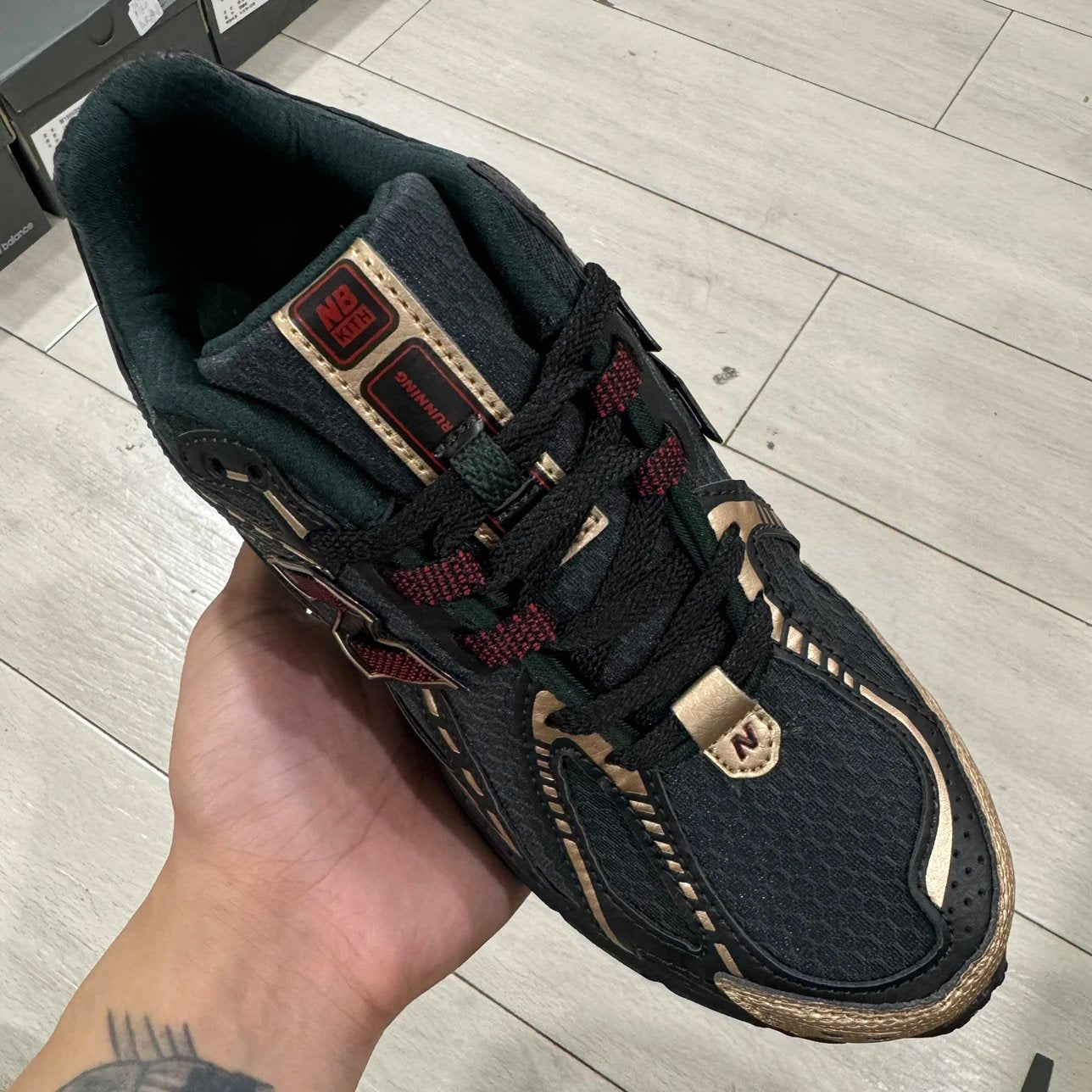 1906 Black and Gold