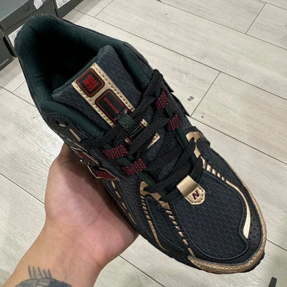1906 Black and Gold