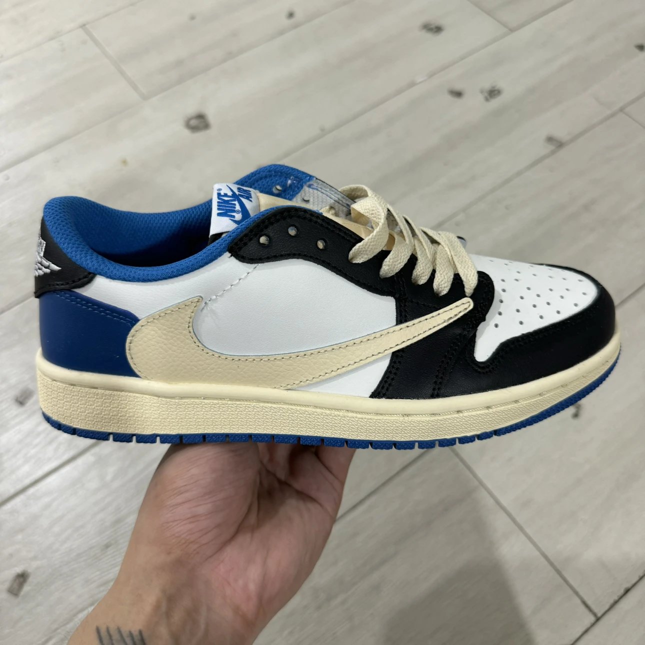 AJ1 Travis Fragment