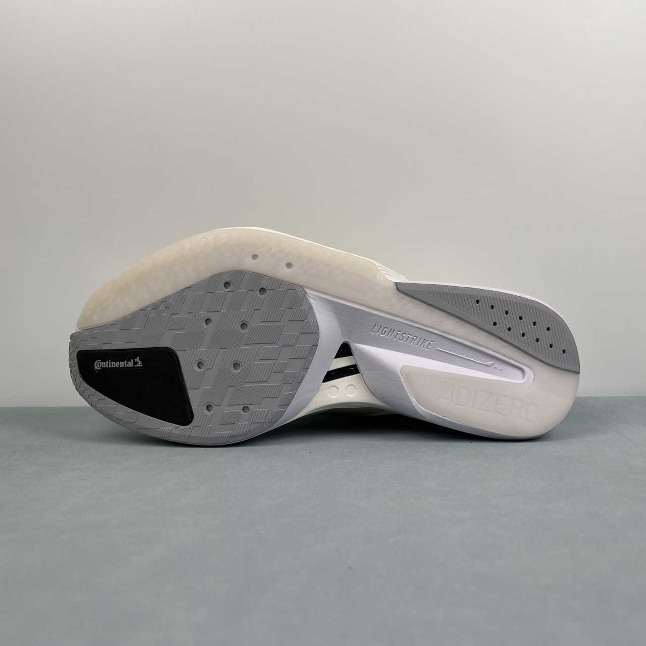Adizero Boston 13 Platinum