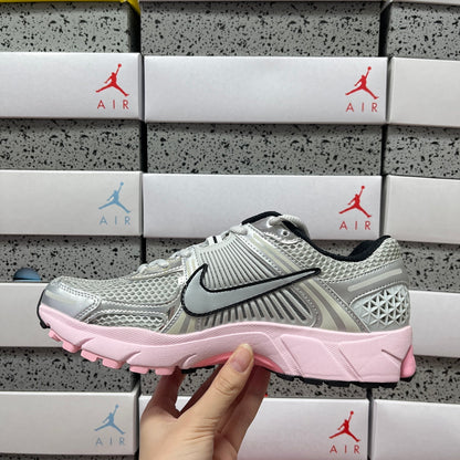 Vomero 5 Pink Metallic Silver