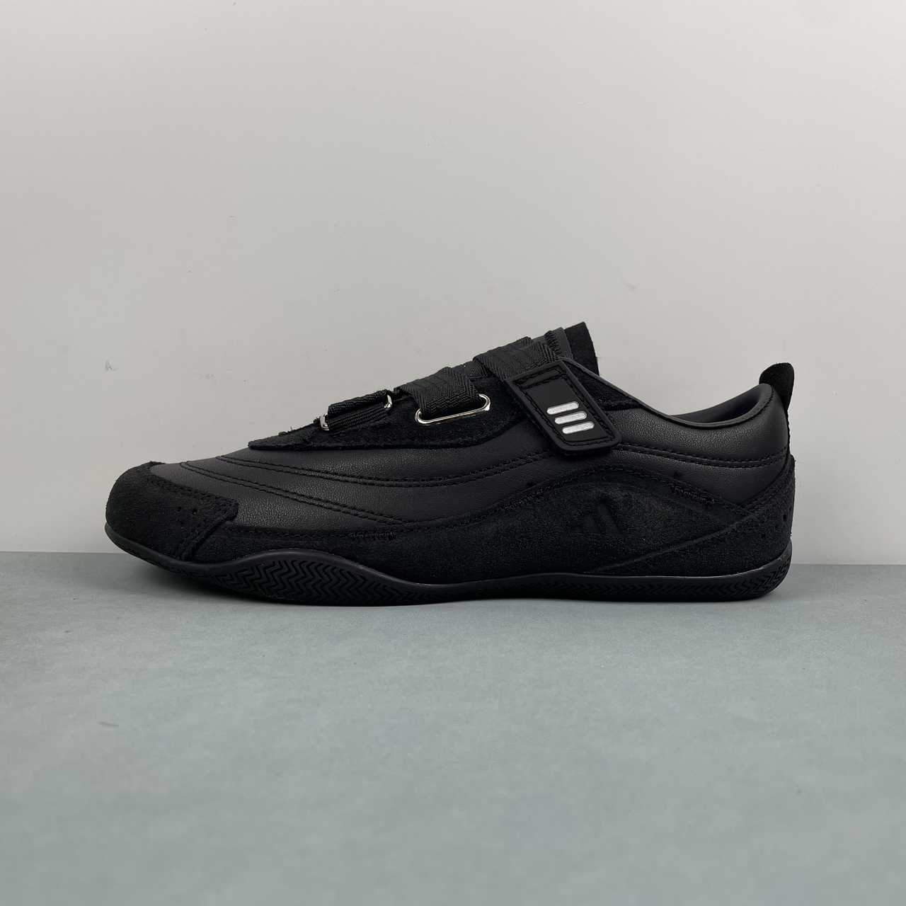 AD URBAN REVERIE All Black