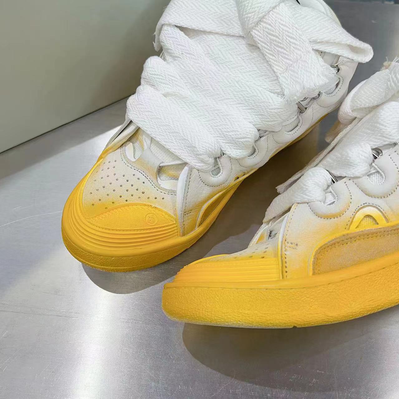 Curb Yellow Spray