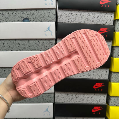 Cloudtilt Loewe Pink