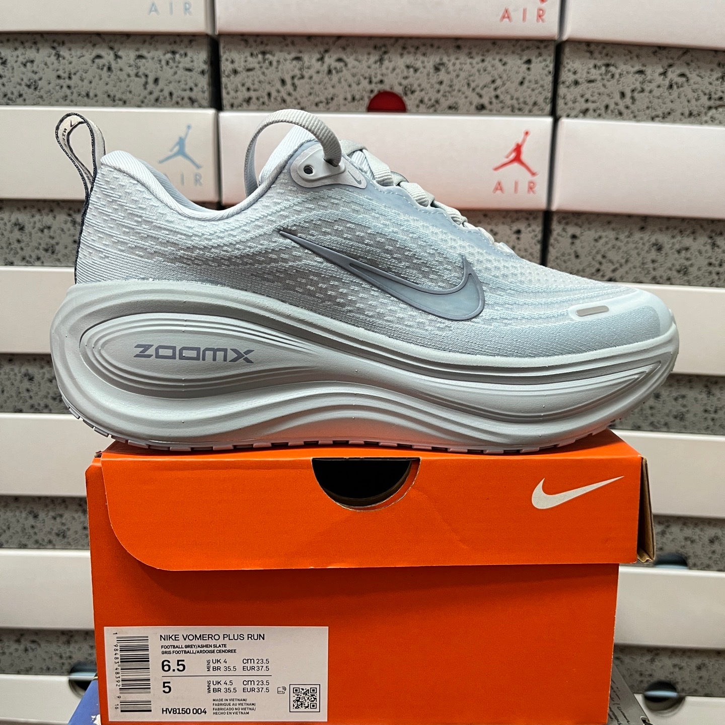 Vomero Plus Football Grey