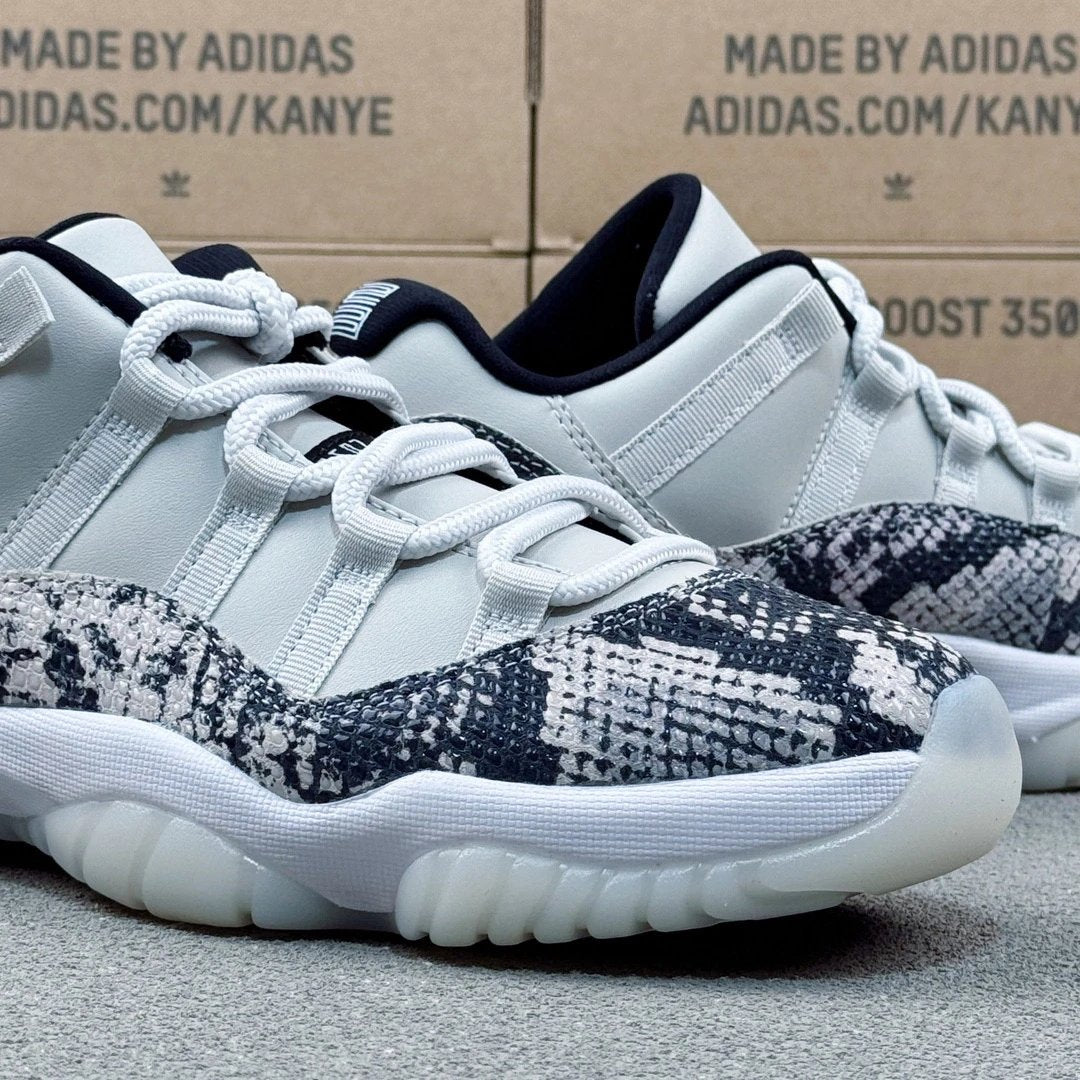 AJ11 Low Shake