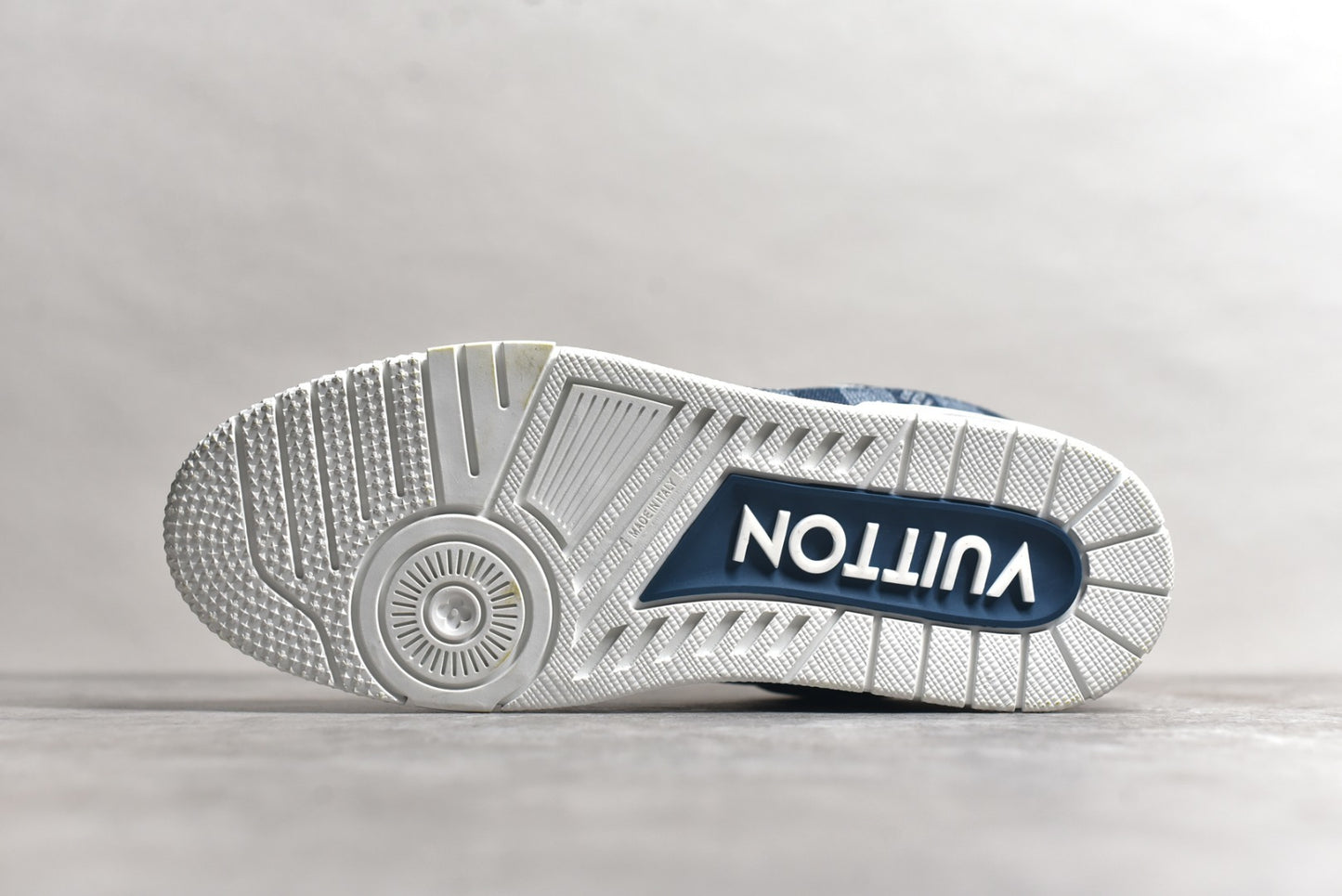 Trainer White and Blue