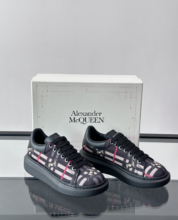 Alexander McQueen Oversized Black BB