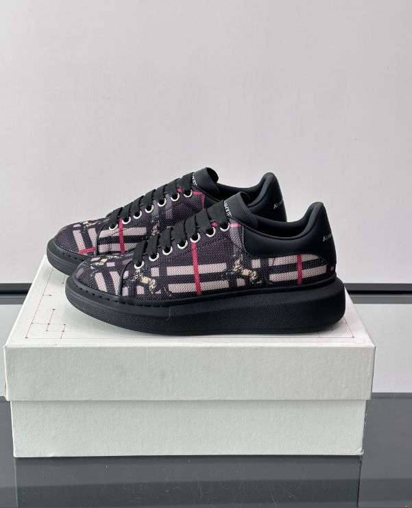 Alexander McQueen Oversized Black BB