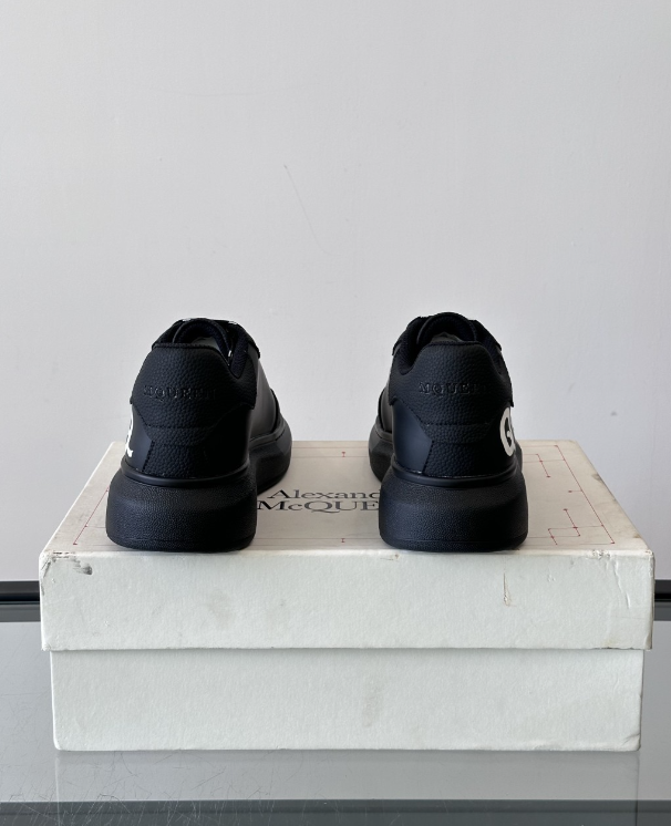 Alexander McQueen Oversized Black