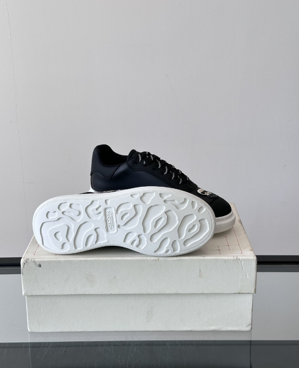 Alexander McQueen Oversized White/Black