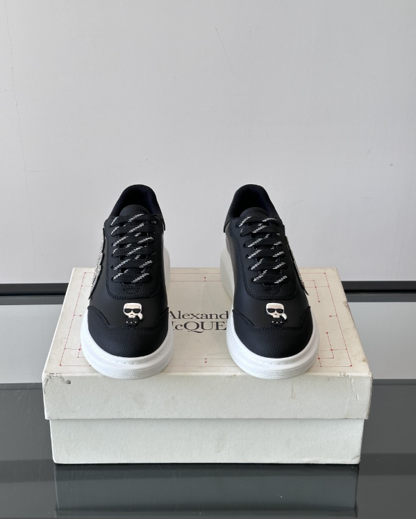 Alexander McQueen Oversized White/Black