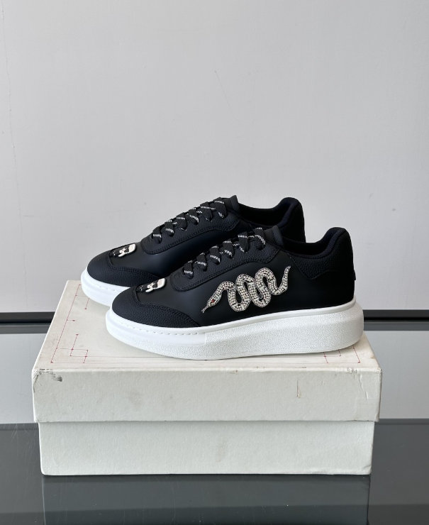 Alexander McQueen Oversized White/Black