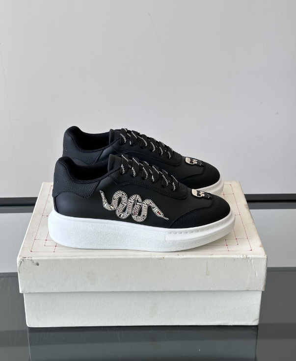 Alexander McQueen Oversized White/Black