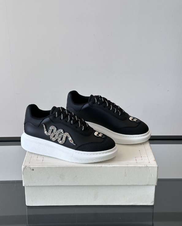 Alexander McQueen Oversized White/Black