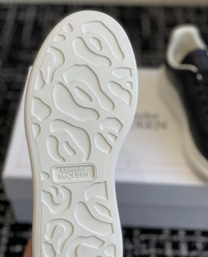 Alexander McQueen Oversized White/Black