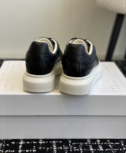 Alexander McQueen Oversized White/Black
