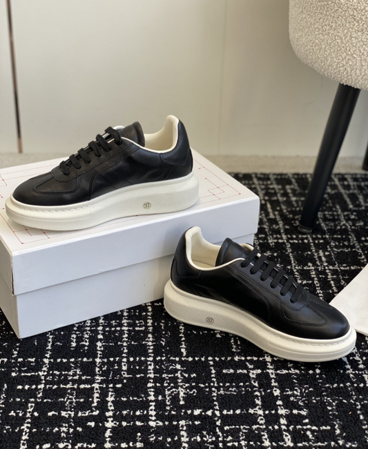 Alexander McQueen Oversized White/Black